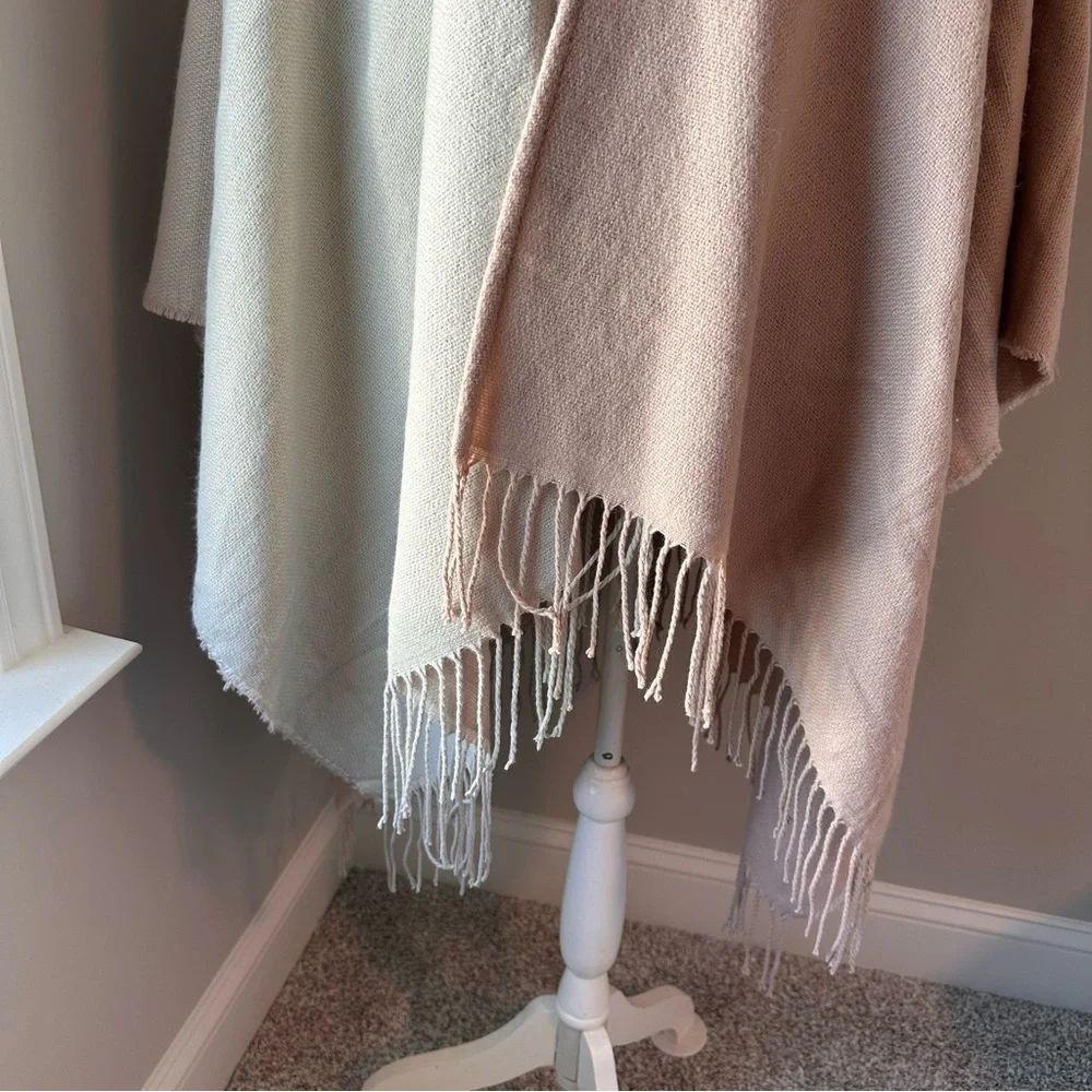 NWT SOIA & KYO Pink & Tan Colorblock Fringed Wrap Poncho Scarf Cardigan
